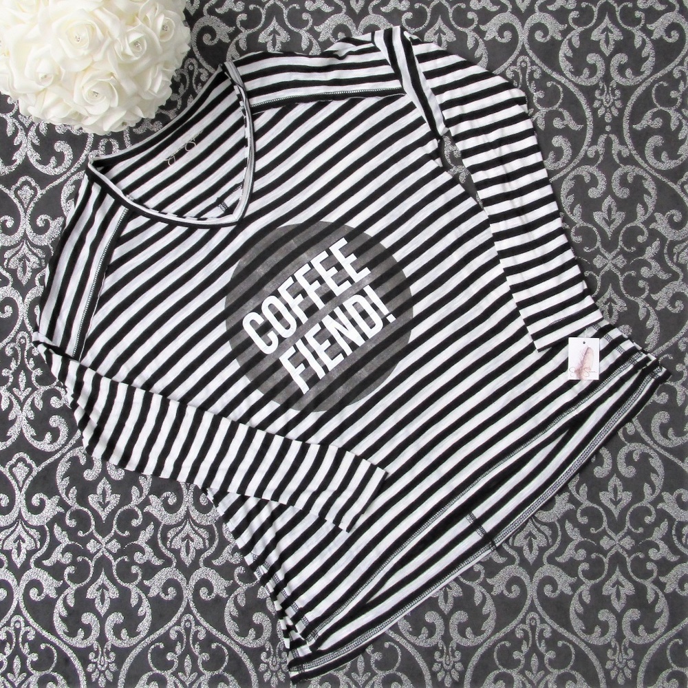 ❤️‍🔥 NWT Jessica Simpson Stripe Coffee Fiend V Neck Top